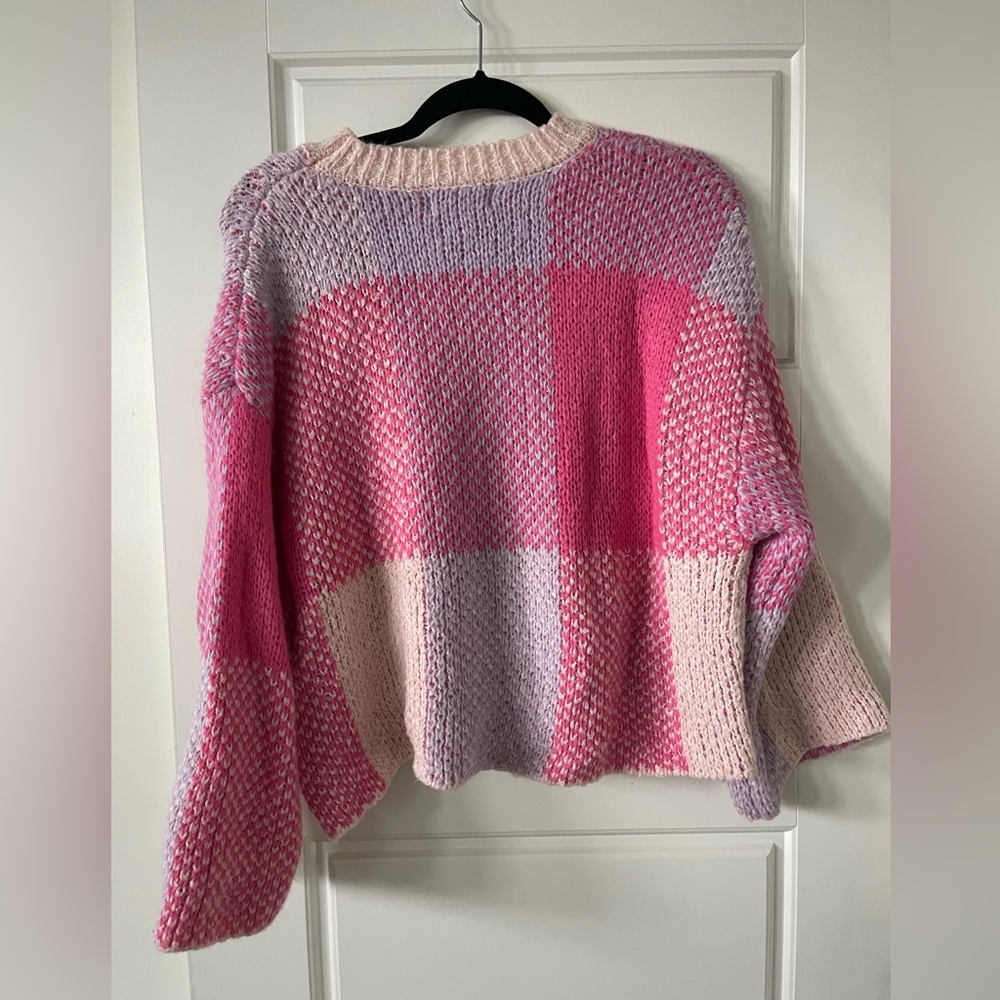 Pink patterned sweater - Picture 3 of 3